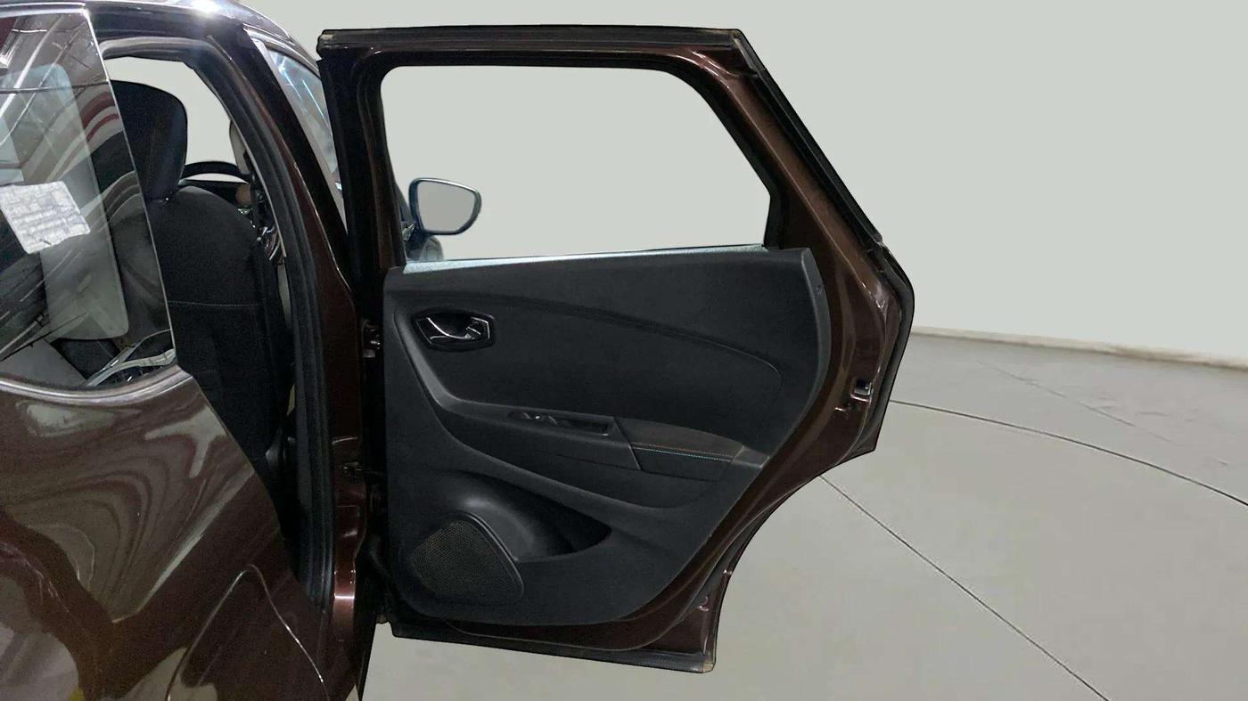 2018 Renault Captur RXT PETROL, Petrol, Manual, 1,06,557 km, RHS Rear Door