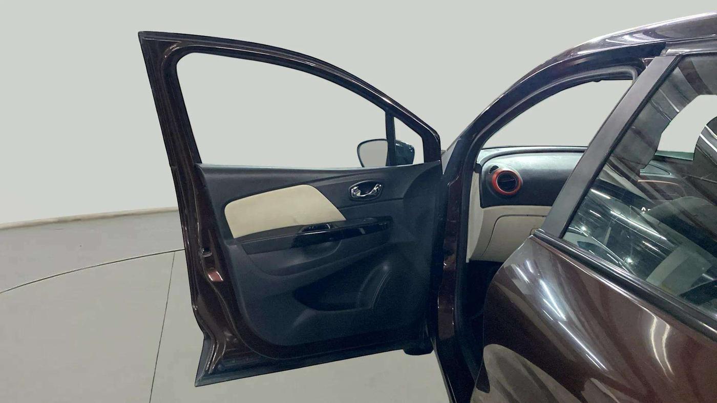 2018 Renault Captur RXT PETROL, Petrol, Manual, 1,06,557 km, LHS Front Door
