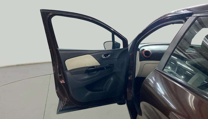 2018 Renault Captur RXT PETROL, Petrol, Manual, 1,06,145 km, LHS Front Door
