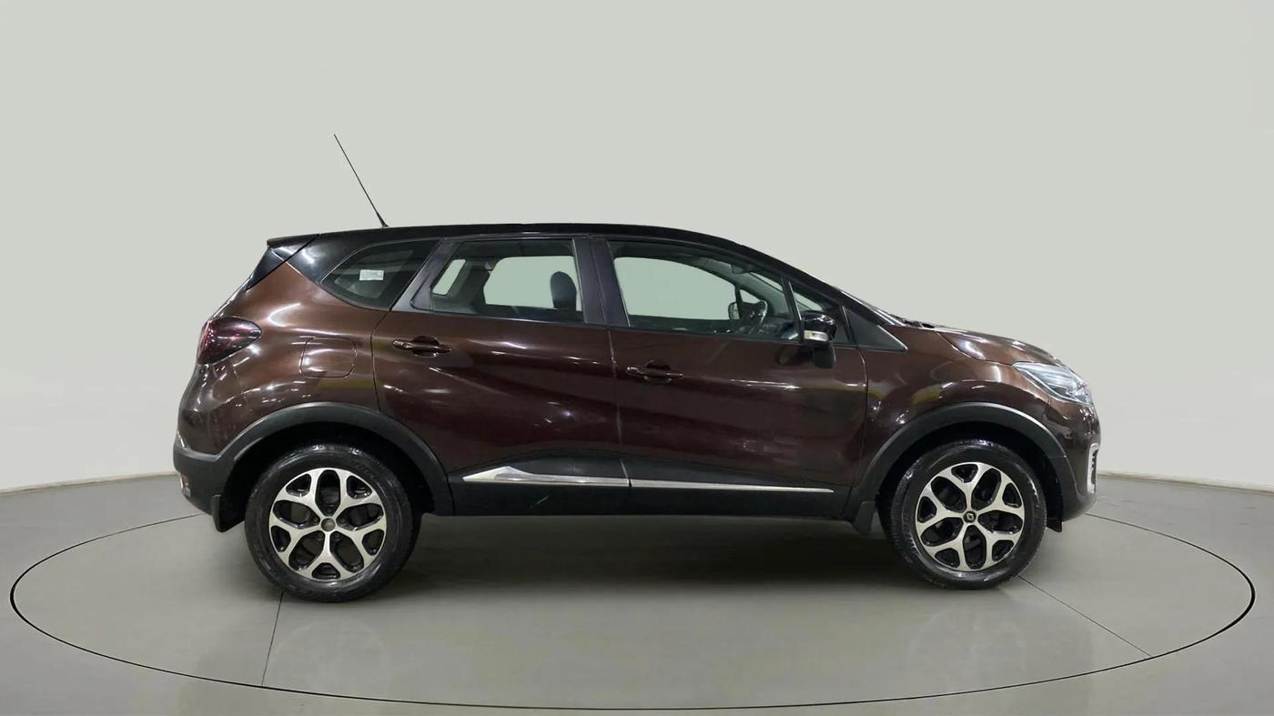 2018 Renault Captur RXT PETROL, Petrol, Manual, 1,06,557 km, Right Side View