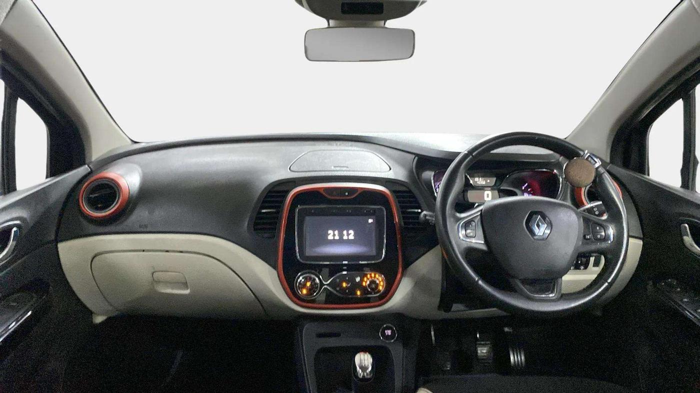2018 Renault Captur RXT PETROL, Petrol, Manual, 1,06,557 km, Dashboard