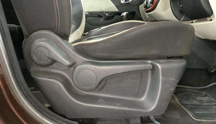 2018 Renault Captur RXT PETROL, Petrol, Manual, 1,06,145 km, Driver Side Adjustment Panel