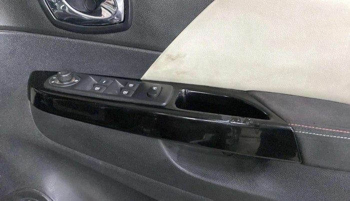 2018 Renault Captur RXT PETROL, Petrol, Manual, 1,06,145 km, Driver Side Door Panels Control