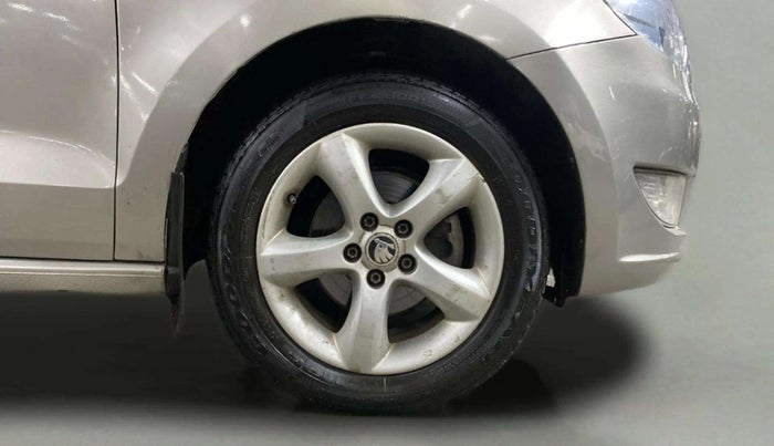 2015 Skoda Rapid AMBITION 1.6 MPI MT PLUS, Petrol, Manual, 65,679 km, Right Front Wheel