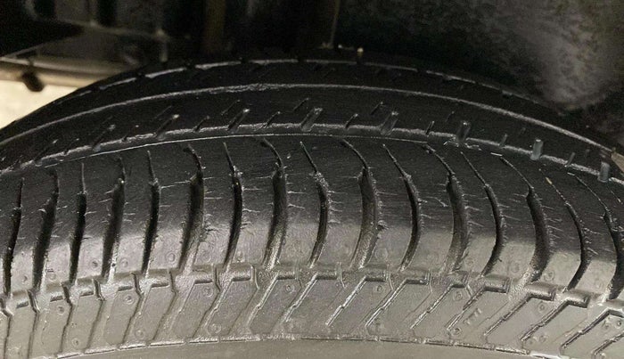 2014 Maruti Swift Dzire VXI, Petrol, Manual, 34,518 km, Right Rear Tyre Tread
