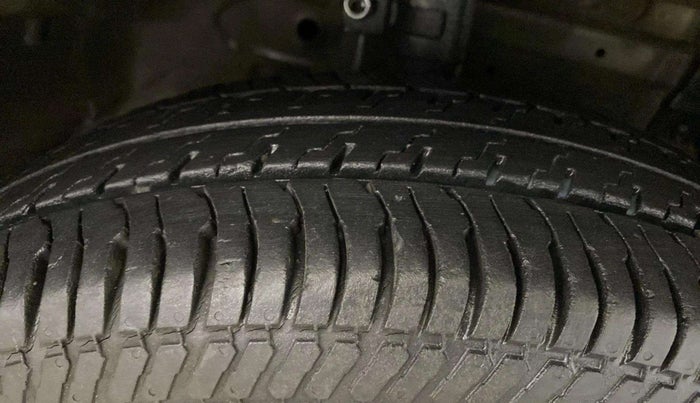 2014 Maruti Swift Dzire VXI, Petrol, Manual, 34,518 km, Right Front Tyre Tread