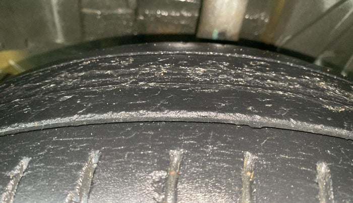2017 Datsun Redi Go T (O), Petrol, Manual, 71,954 km, Left Front Tyre Tread