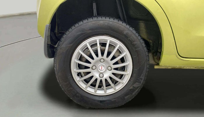 2017 Datsun Redi Go T (O), Petrol, Manual, 71,954 km, Right Rear Wheel