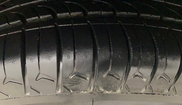 2020 Maruti Swift VXI, Petrol, Manual, 49,503 km, Right Front Tyre Tread