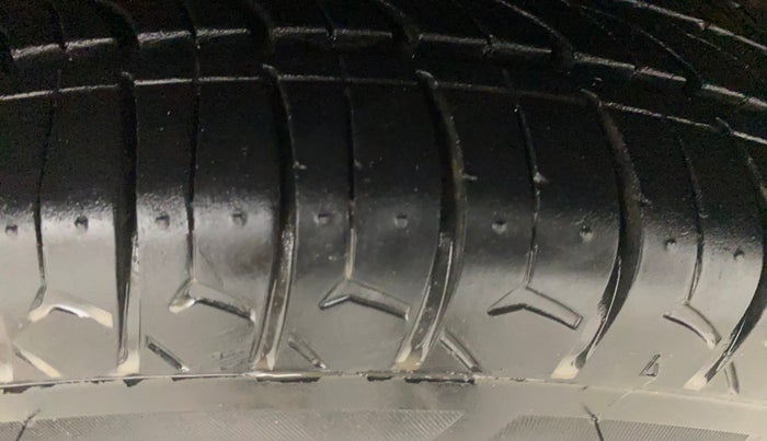 2020 Maruti Swift VXI, Petrol, Manual, 49,503 km, Left Front Tyre Tread