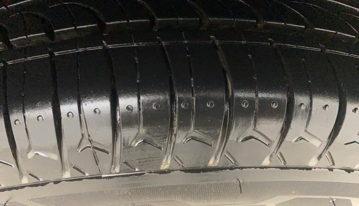 2020 Maruti Swift VXI, Petrol, Manual, 49,503 km, Left Rear Tyre Tread