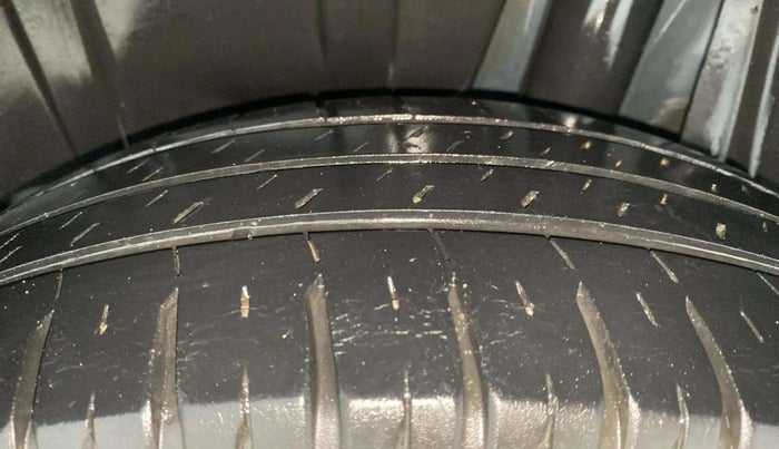 2021 Maruti XL6 ZETA MT, Petrol, Manual, 49,142 km, Left Rear Tyre Tread