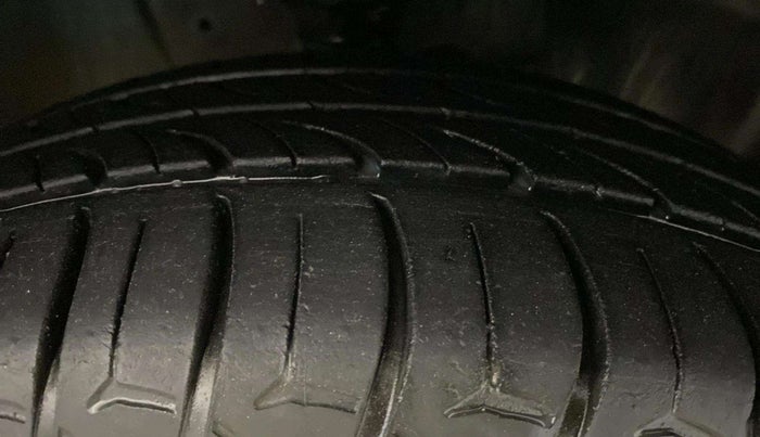2017 Maruti IGNIS ALPHA 1.2 AMT, Petrol, Automatic, 86,237 km, Right Front Tyre Tread