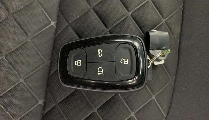 2021 Tata Harrier XT PLUS 2.0L KRYOTEC DARK EDITON, Diesel, Manual, 62,468 km, Key Close Up