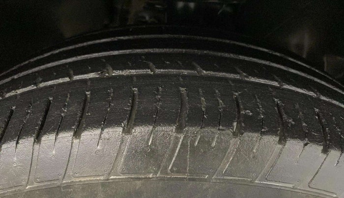 2021 Tata Harrier XT PLUS 2.0L KRYOTEC DARK EDITON, Diesel, Manual, 62,468 km, Right Front Tyre Tread