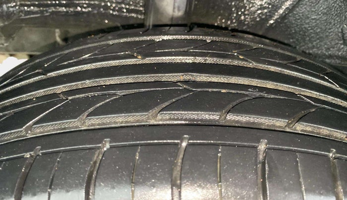 2018 Toyota YARIS G MT, Petrol, Manual, 1,17,172 km, Right Rear Tyre Tread