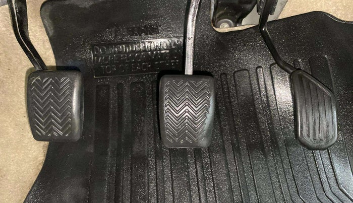 2018 Toyota YARIS G MT, Petrol, Manual, 1,17,172 km, Pedals