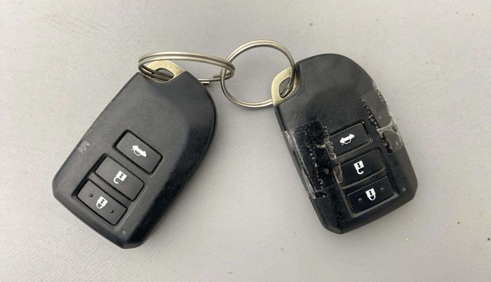 2018 Toyota YARIS G MT, Petrol, Manual, 1,17,172 km, Key Close Up
