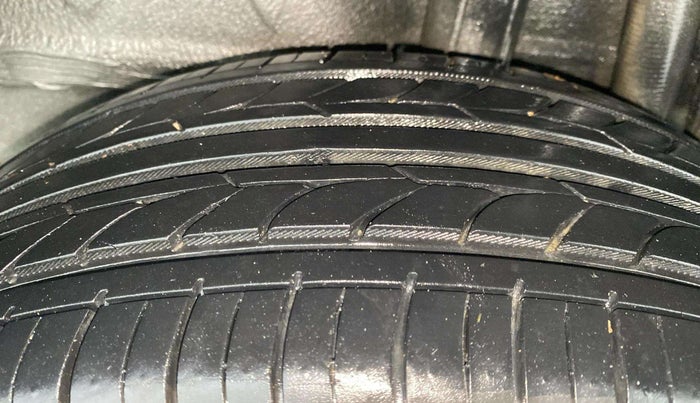 2018 Toyota YARIS G MT, Petrol, Manual, 1,17,172 km, Left Rear Tyre Tread