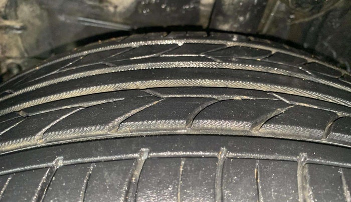 2018 Toyota YARIS G MT, Petrol, Manual, 1,17,172 km, Left Front Tyre Tread
