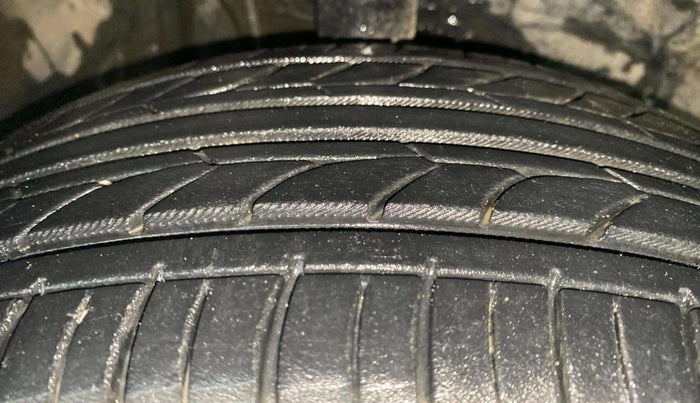 2018 Toyota YARIS G MT, Petrol, Manual, 1,17,172 km, Right Front Tyre Tread