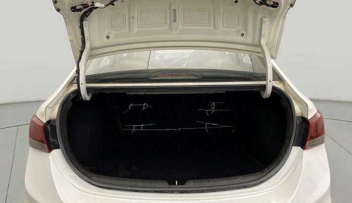 2018 Hyundai Verna 1.4 E PETROL, Petrol, Manual, 63,685 km, Boot Inside
