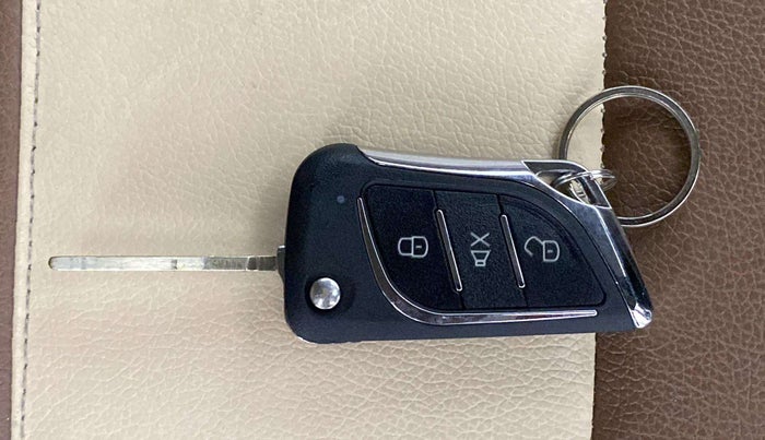 2018 Hyundai Verna 1.4 E PETROL, Petrol, Manual, 63,685 km, Key Close Up