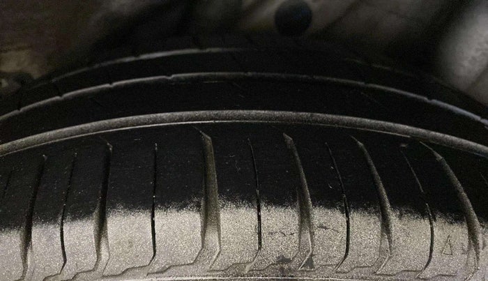 2018 Hyundai Verna 1.4 E PETROL, Petrol, Manual, 63,685 km, Left Rear Tyre Tread