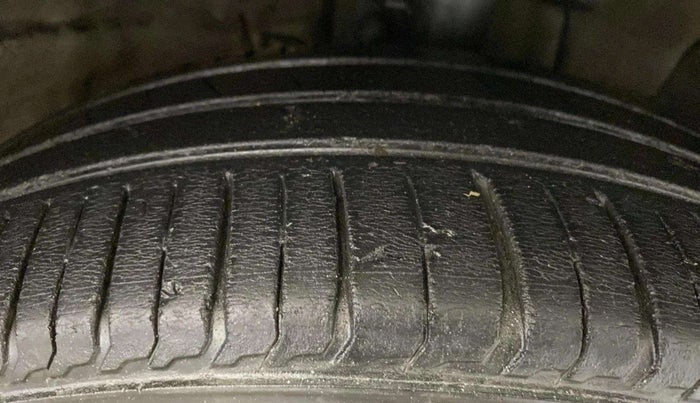 2018 Hyundai Verna 1.4 E PETROL, Petrol, Manual, 63,685 km, Right Front Tyre Tread