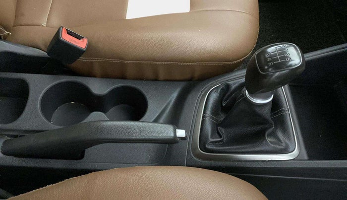 2018 Hyundai Verna 1.4 E PETROL, Petrol, Manual, 63,685 km, Gear Lever