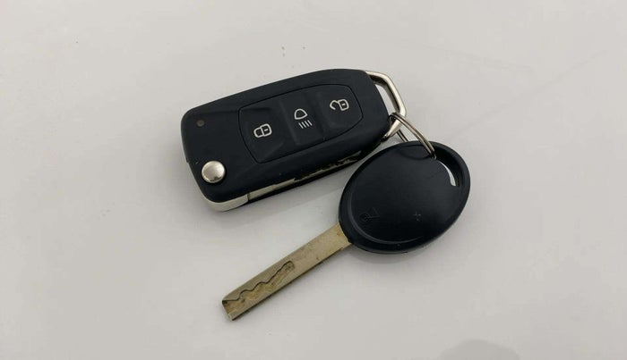 2023 Tata NEXON PURE 1.2 PETROL, Petrol, Manual, 31,914 km, Key Close Up