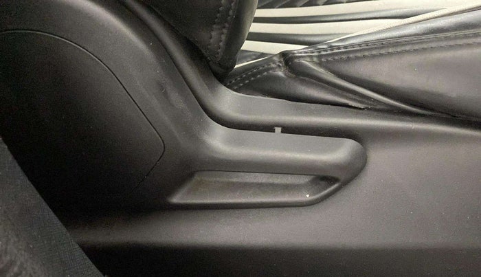 2020 Tata NEXON XM SUNROOF PETROL, Petrol, Manual, 48,309 km, Driver Side Adjustment Panel