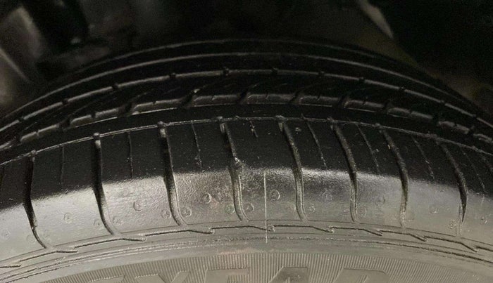 2020 Tata NEXON XM SUNROOF PETROL, Petrol, Manual, 48,309 km, Left Front Tyre Tread