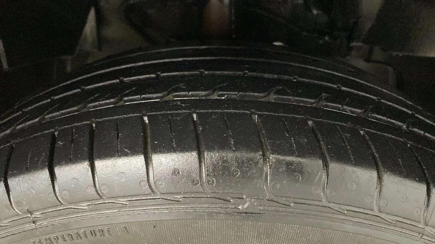 2020 Tata NEXON XM SUNROOF PETROL, Petrol, Manual, 48,309 km, Right Front Tyre Tread