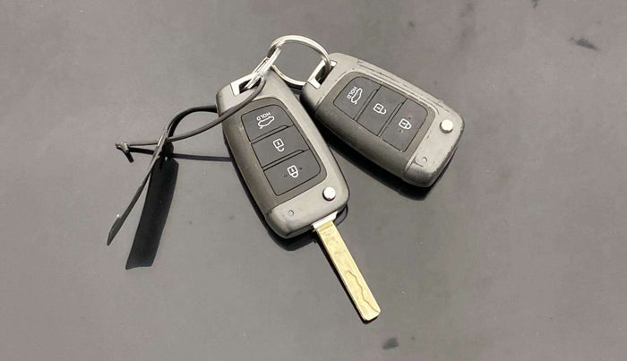2022 Hyundai Verna S PLUS 1.5 VTVT, Petrol, Manual, 24,703 km, Key Close Up