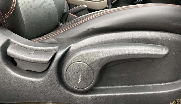 2018 Hyundai Elite i20 ASTA 1.2, Petrol, Manual, 60,423 km, Driver Side Adjustment Panel