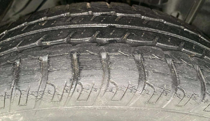 2018 Datsun Go Plus T, Petrol, Manual, 28,123 km, Right Front Tyre Tread