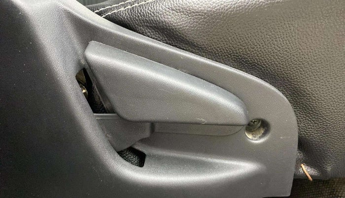 2018 Datsun Go Plus T, Petrol, Manual, 28,123 km, Driver Side Adjustment Panel