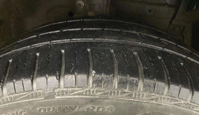 2015 Maruti Ertiga VXI, Petrol, Manual, 78,196 km, Right Front Tyre Tread