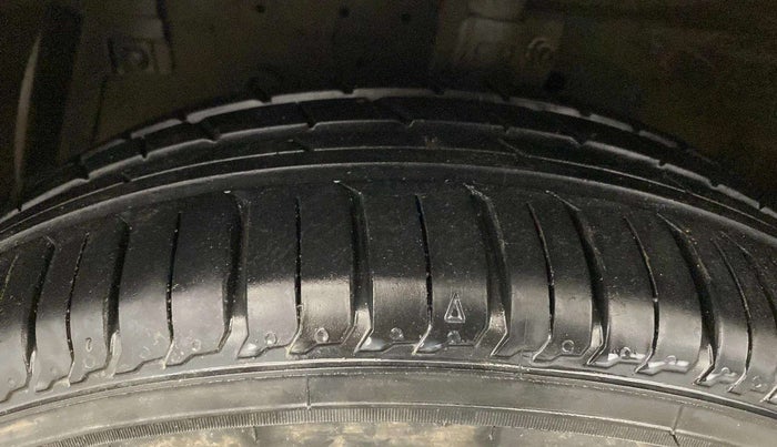 2015 Maruti Ertiga VXI, Petrol, Manual, 78,196 km, Left Front Tyre Tread