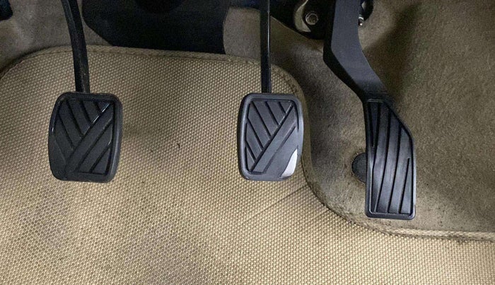 2015 Maruti Ertiga VXI, Petrol, Manual, 78,196 km, Pedals