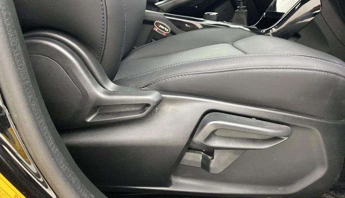 2024 Tata NEXON CREATIVE + SUNROOF 1.2 PETROL, Petrol, Manual, 2,321 km, Driver Side Adjustment Panel