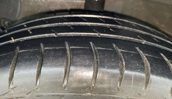 2015 Hyundai Xcent S 1.2, Petrol, Manual, 76,402 km, Left Front Tyre Tread
