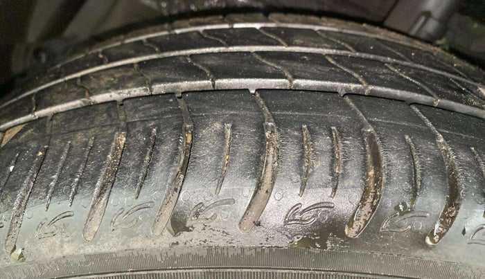 2018 Maruti Ciaz ALPHA  AT 1.4  PETROL, Petrol, Automatic, 37,317 km, Left Front Tyre Tread