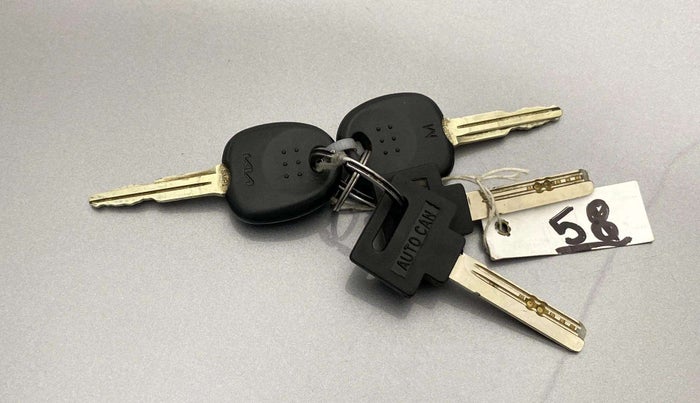2021 KIA SONET HTE 1.2, Petrol, Manual, 23,095 km, Key Close Up