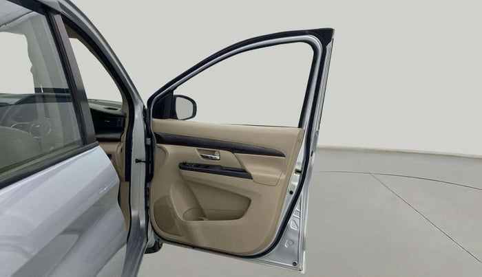 2023 Maruti Ertiga ZXi (O), Petrol, Manual, 29,772 km, RHS Front Door