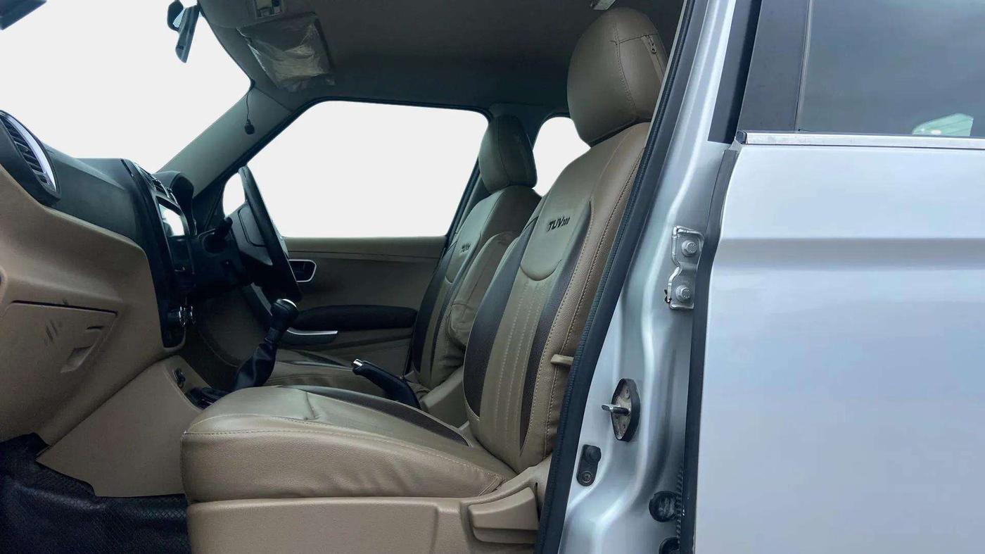 2017 Mahindra TUV300 T8, Diesel, Manual, 93,877 km, Right Side Front Door Cabin