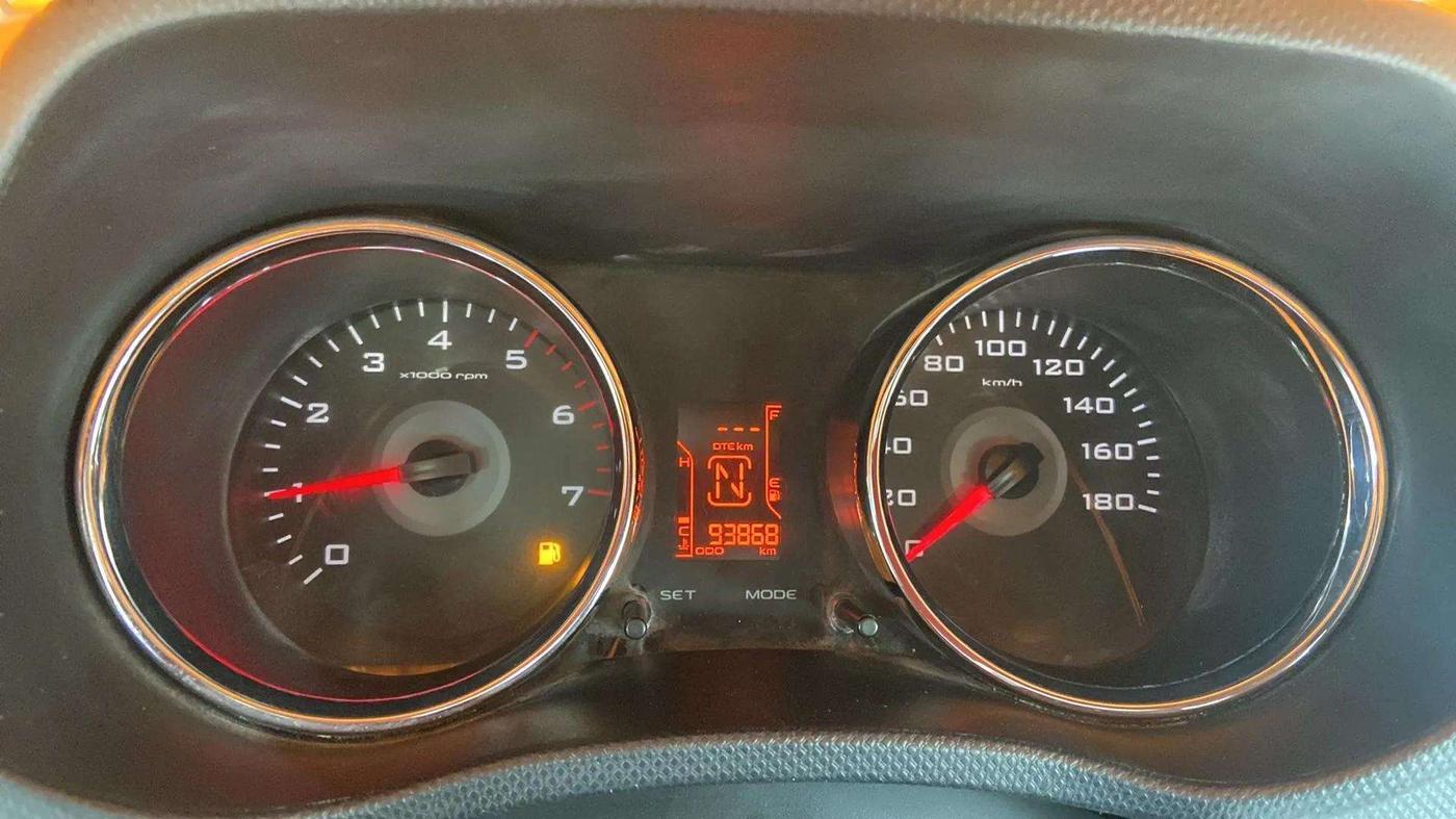 2017 Mahindra TUV300 T8, Diesel, Manual, 93,877 km, Odometer Image