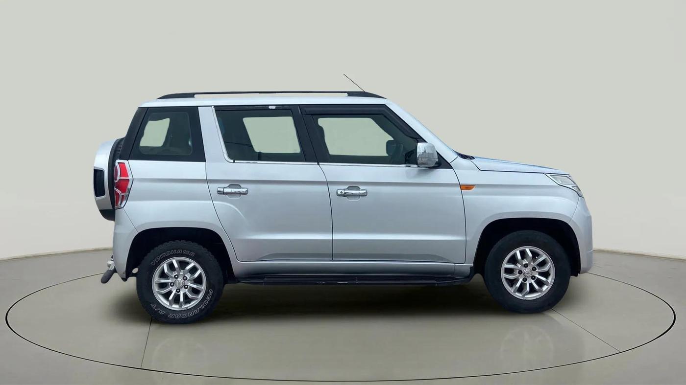 2017 Mahindra TUV300 T8, Diesel, Manual, 93,877 km, Right Side View