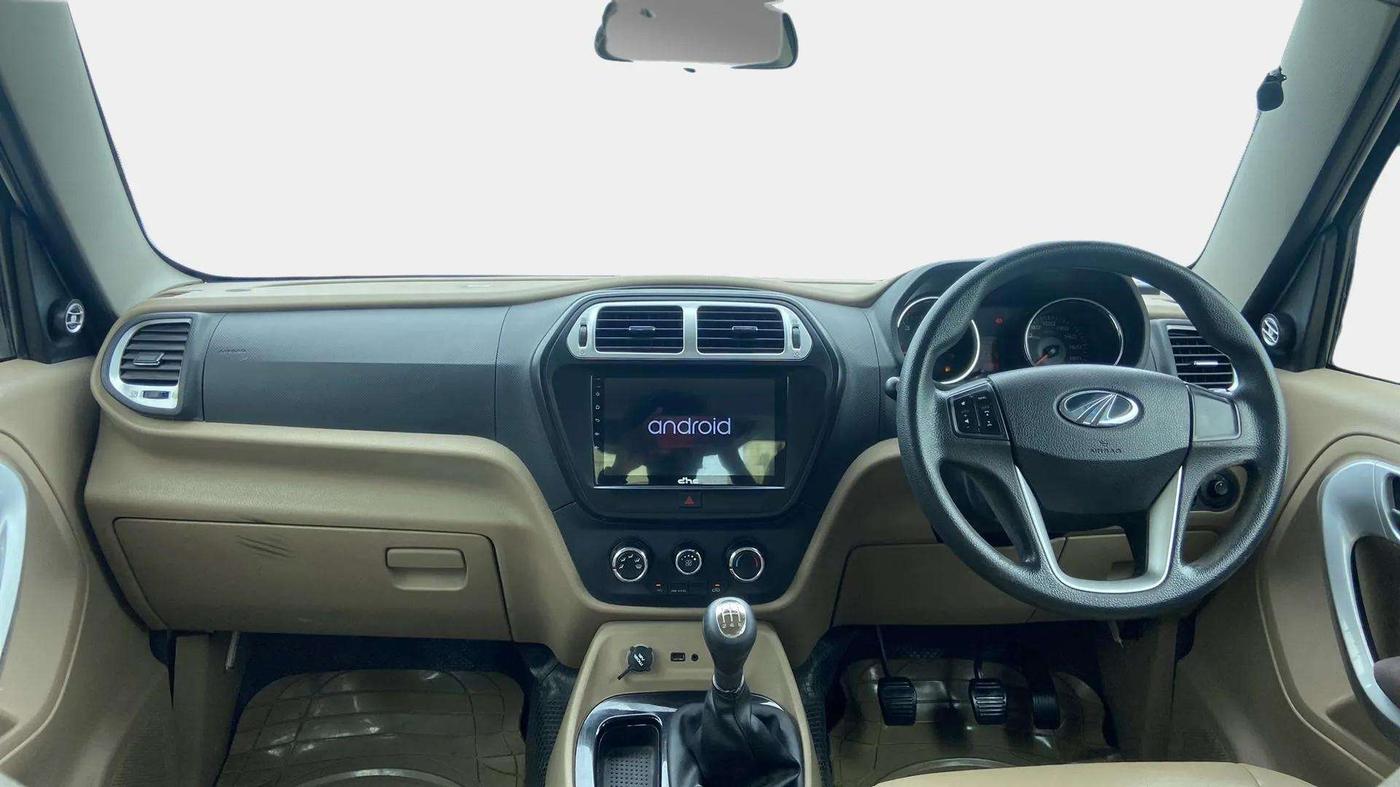 2017 Mahindra TUV300 T8, Diesel, Manual, 93,877 km, Dashboard